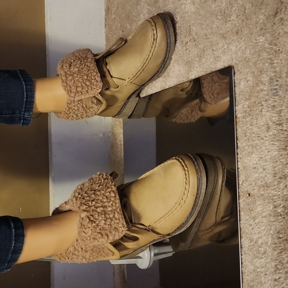 Boots, size 6, tan, faux fur - Picture 6 of 11